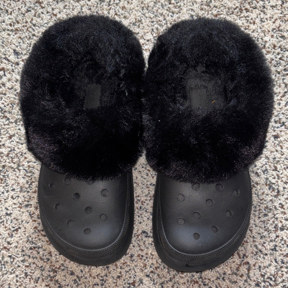 CROCS Black Fuzzy Lined Clogs